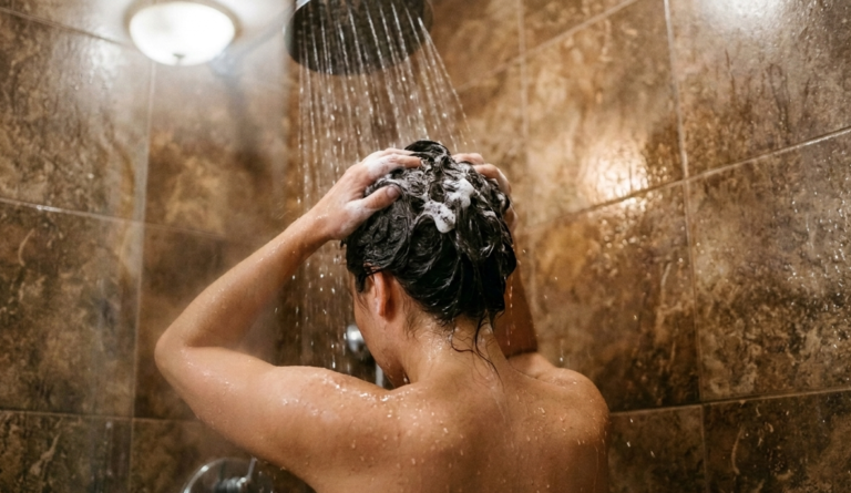 Mujer en Ducha